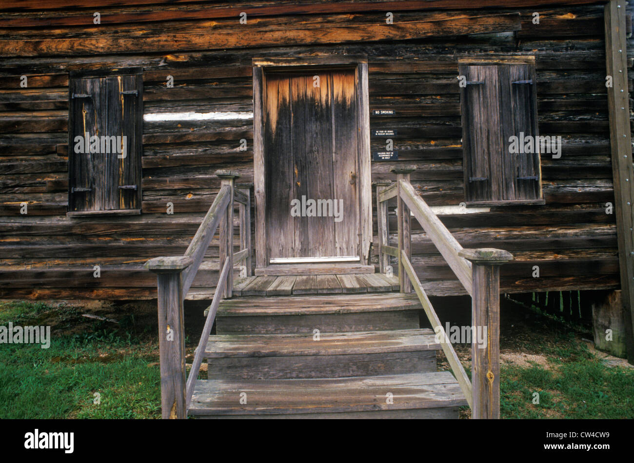 Ingresso al log cabin nella storica città di Camden, SC Foto Stock