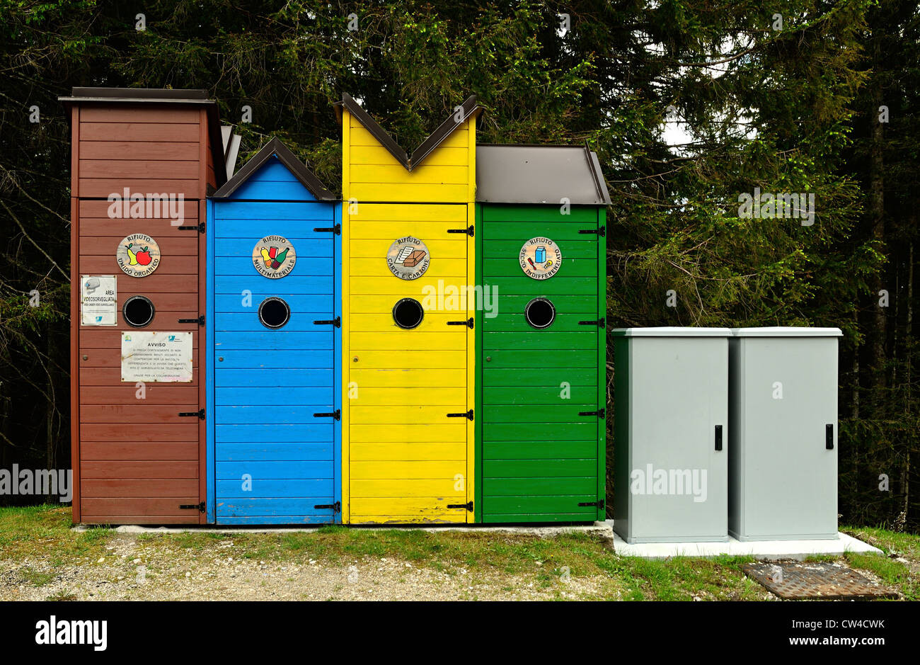 Contenitori di riciclaggio in Italia Foto Stock