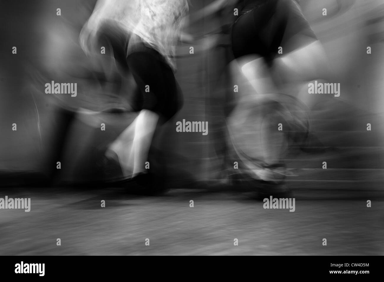 Femmina lucha libre wrestler correre su e giù per le scale a uno sport di combattimento Ginnastica in città del Messico. Foto Stock