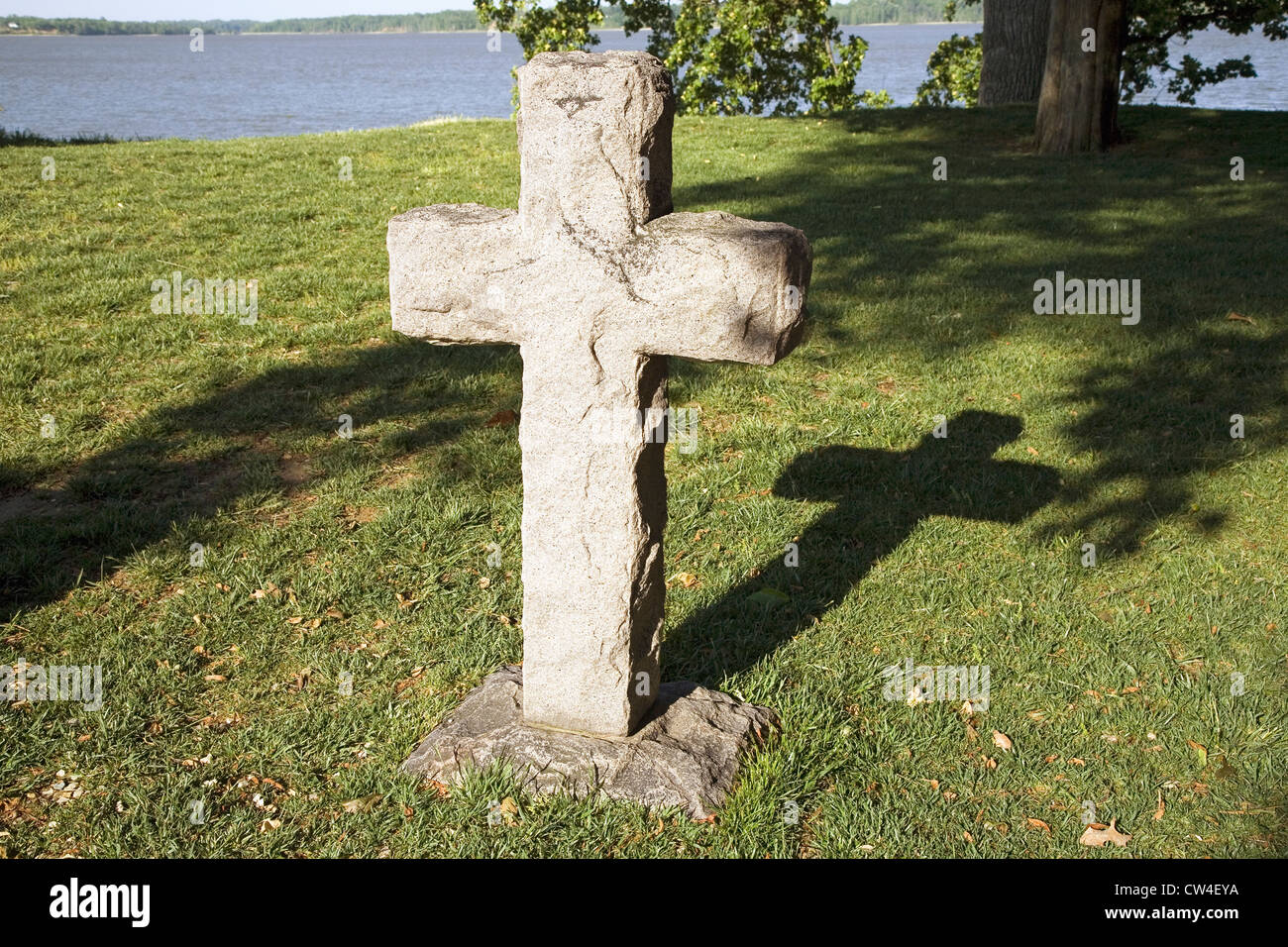 La pietra sepolcrale inglese originale colono eventualmente Bartolomeo Gosnold su James River Jamestown Fort Virginia uno inglese Foto Stock