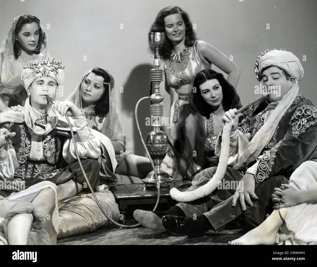 Perso in un harem 1944 MGM film con Bud Abbott a destra e Lou Costello Foto Stock