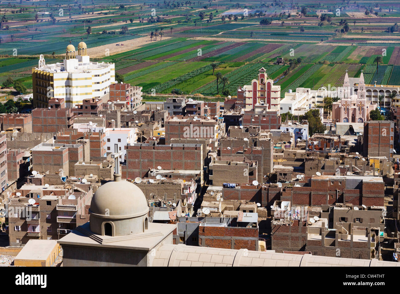 Panoramica di Durunka cristiana copta villaggio costruito dal luogo di pellegrinaggio del convento della Santa Vergine Foto Stock