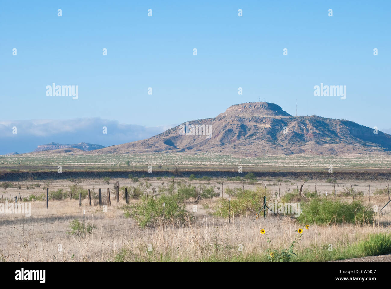 Tucumcari Mountain è una veduta familiare nella parte orientale del Nuovo Messico. Foto Stock