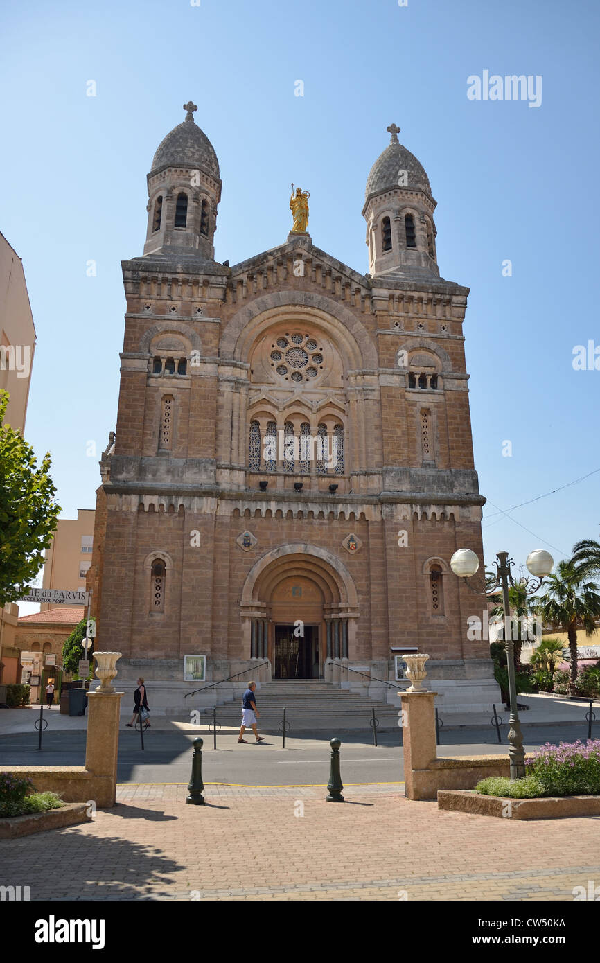 Basilica Notre Dame de la Victoire, Rue Jean Aicard, Saint-Raphaël, Côte d'Azur, Var, Provence-Alpes-Côte d'Azur, in Francia Foto Stock