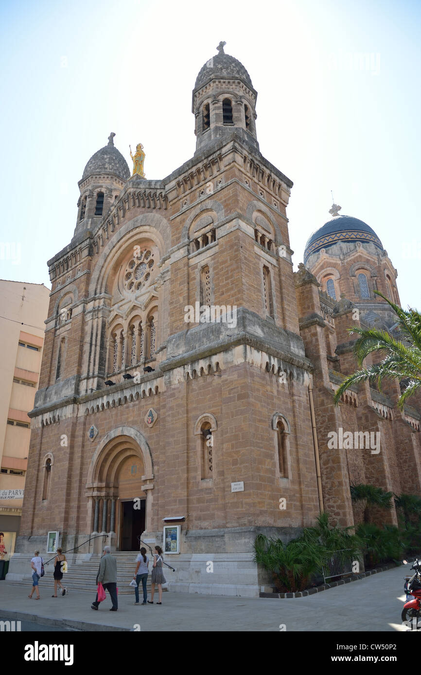 Basilica Notre Dame de la Victoire, Rue Jean Aicard, Saint-Raphaël, Côte d'Azur, Var, Provence-Alpes-Côte d'Azur, in Francia Foto Stock