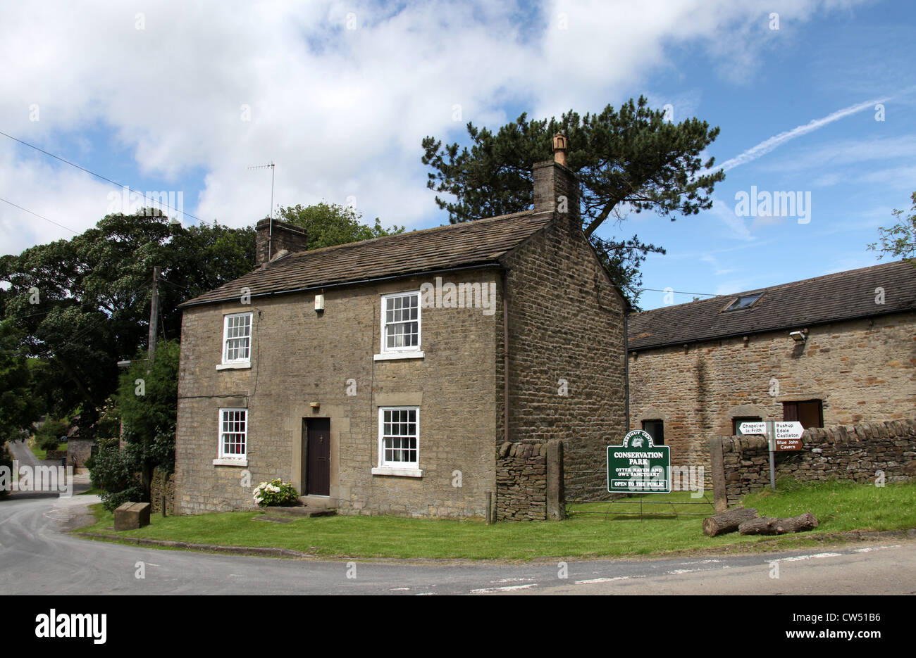 Ingresso al centro di castagno a Chapel-en-le-Frith nel Peak District Foto Stock