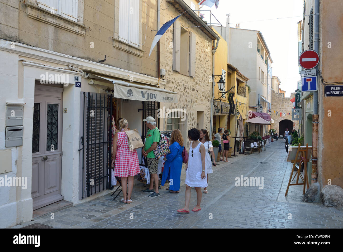 Rue des Remparts nella Città Vecchia, Saint-Tropez, Côte d'Azur, Var Dipartimento , Provence-Alpes-Côte d'Azur, in Francia Foto Stock