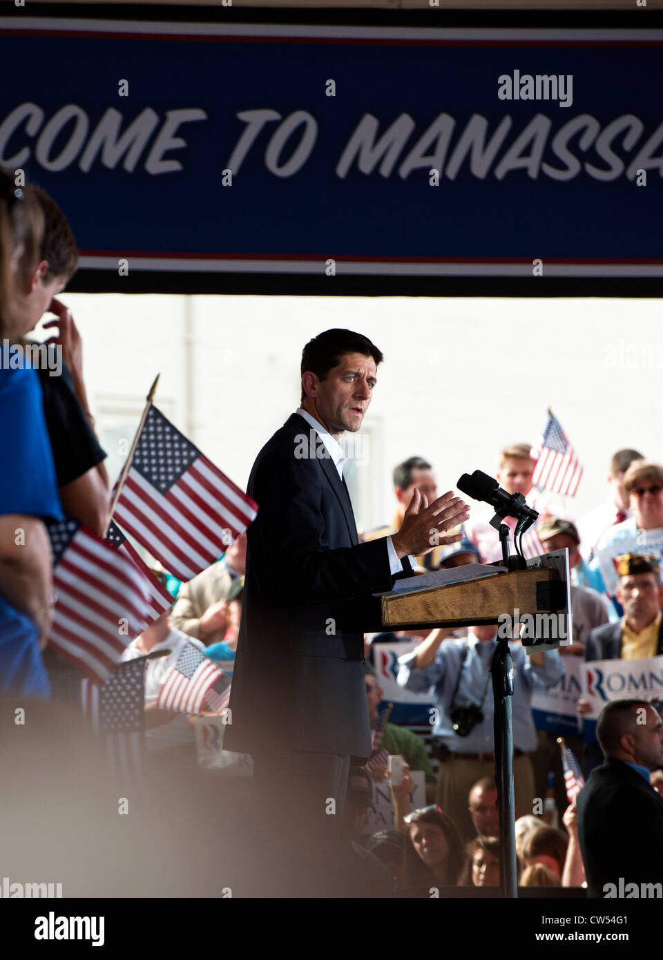Vice candidato presidenziale Paul Ryan parlando a una grande folla entusiasta di Mitt Romney sostenitori in un rally in Virginia. Foto Stock