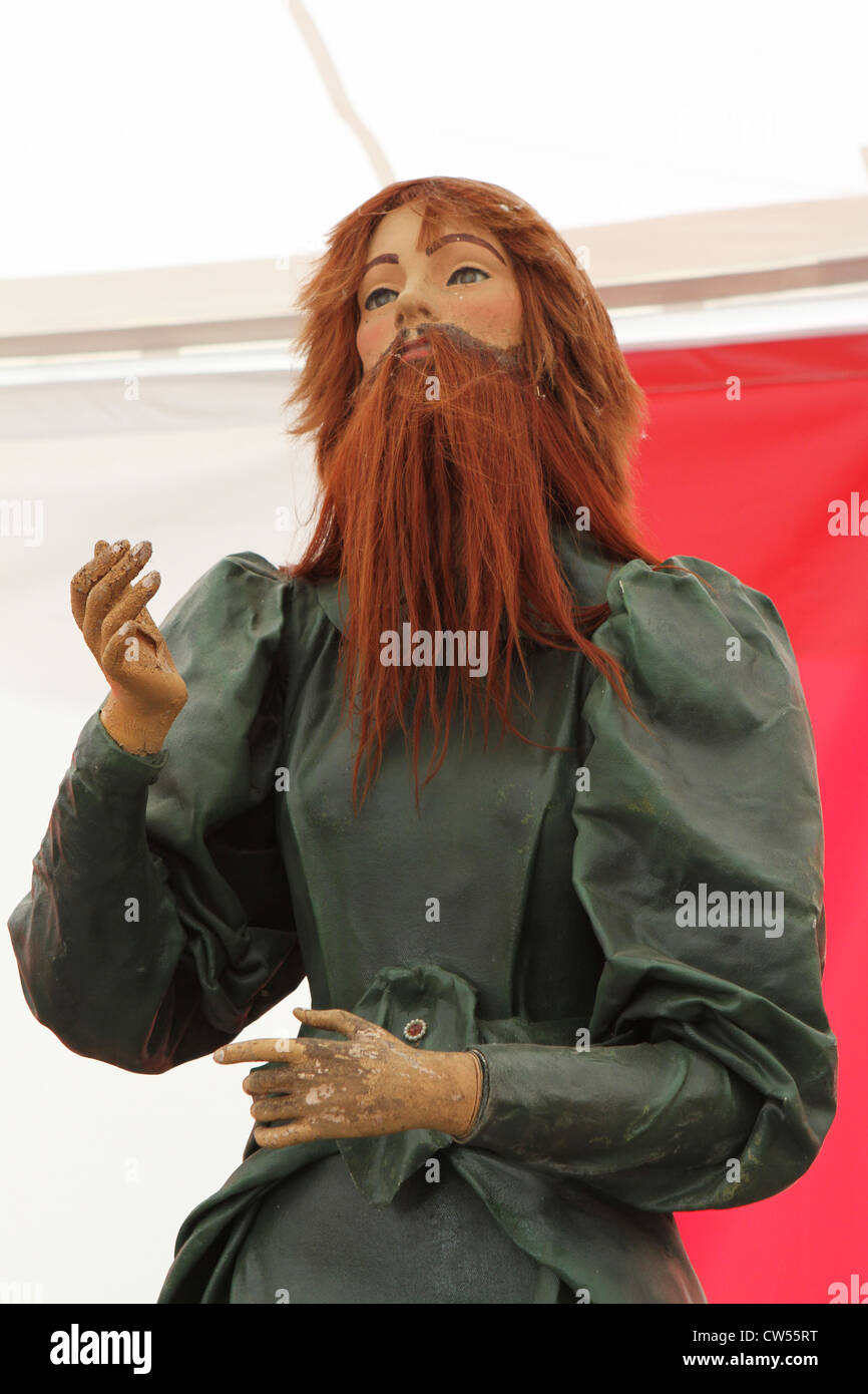 Una statua di donna barbuta al Circus World Museum Foto stock - Alamy