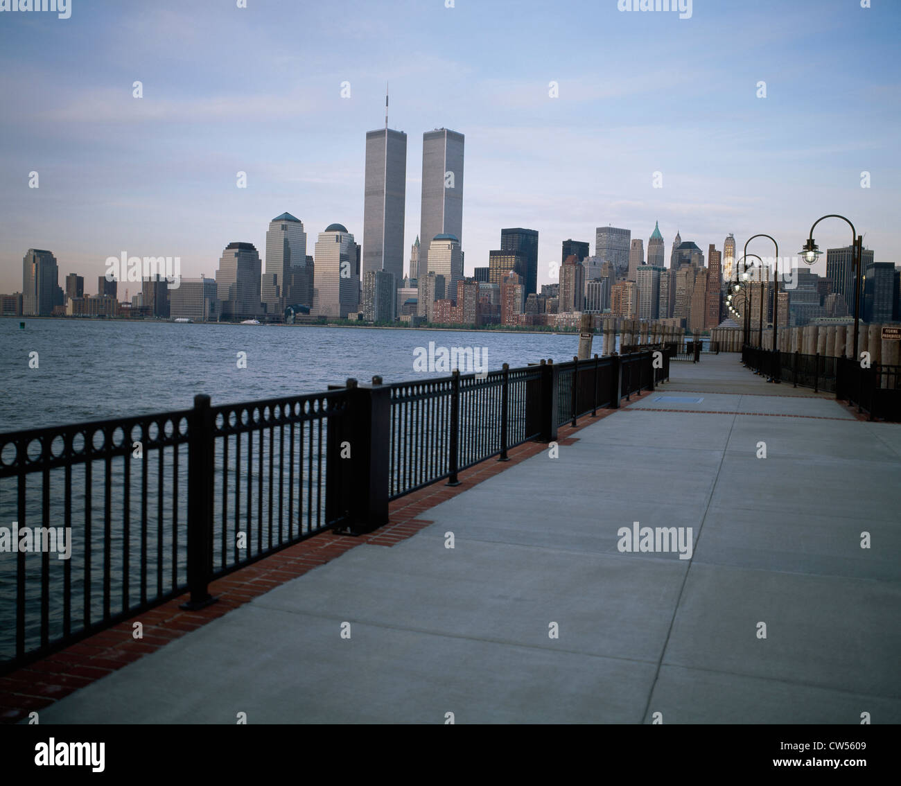 Grattacieli sul lungomare, World Trade Center, Manhattan, New York, New York, Stati Uniti d'America Foto Stock