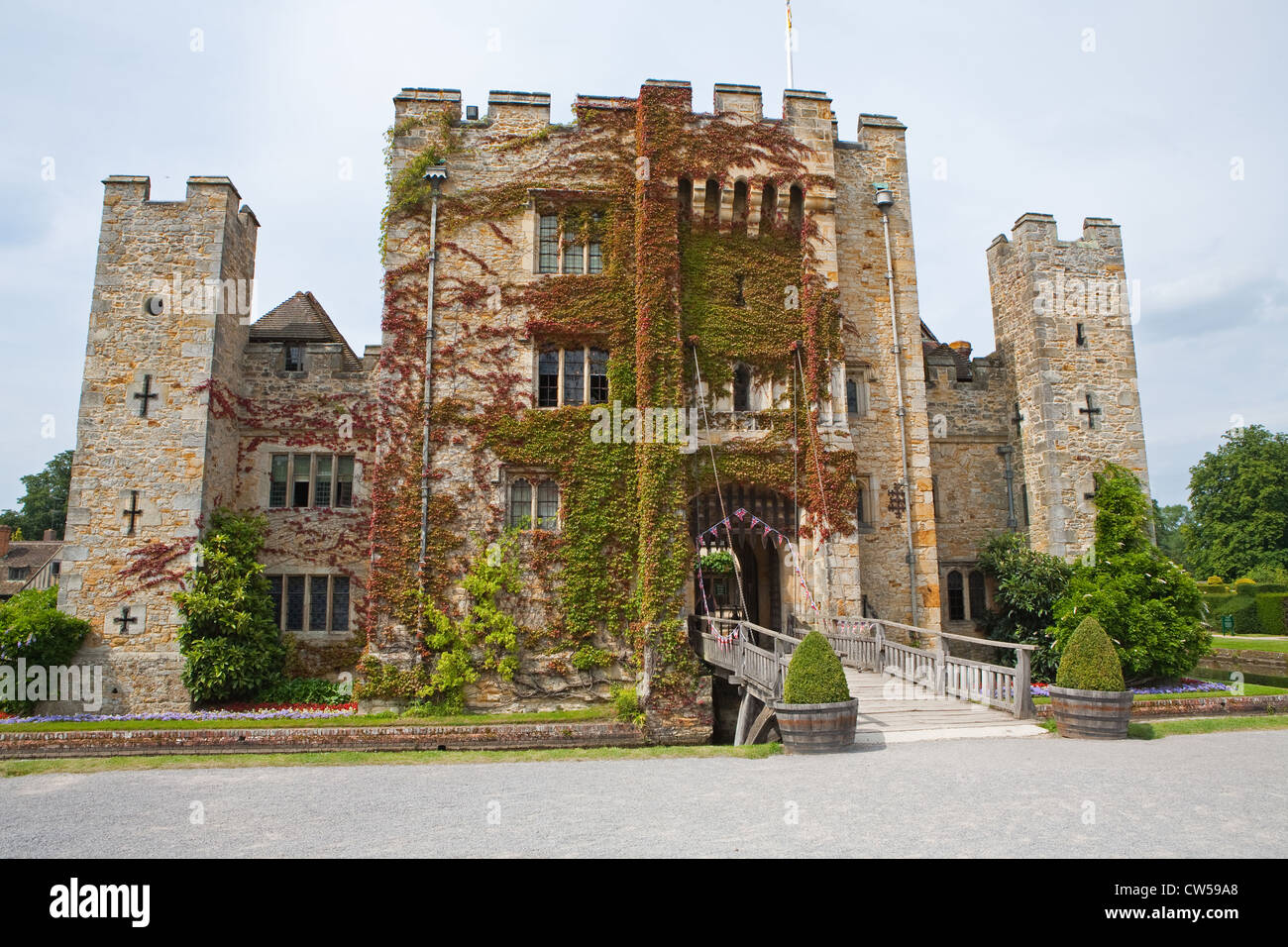 Il castello di Hever, circondato da un fossato in Kent, è stata la casa d'infanzia di Anne Boleyn. Foto Stock