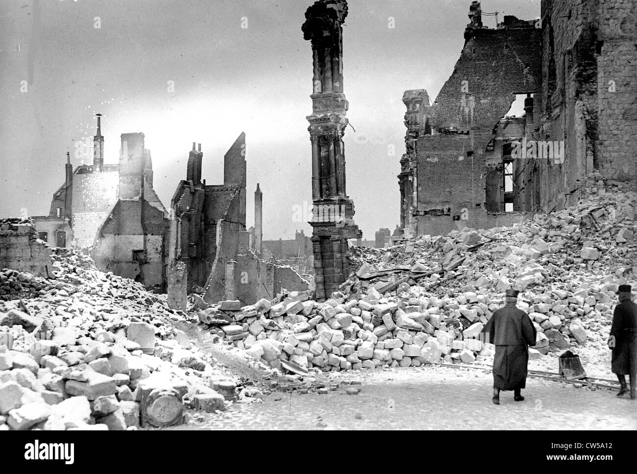 Arras dopo i bombardamenti, un colpite quartiere Foto Stock