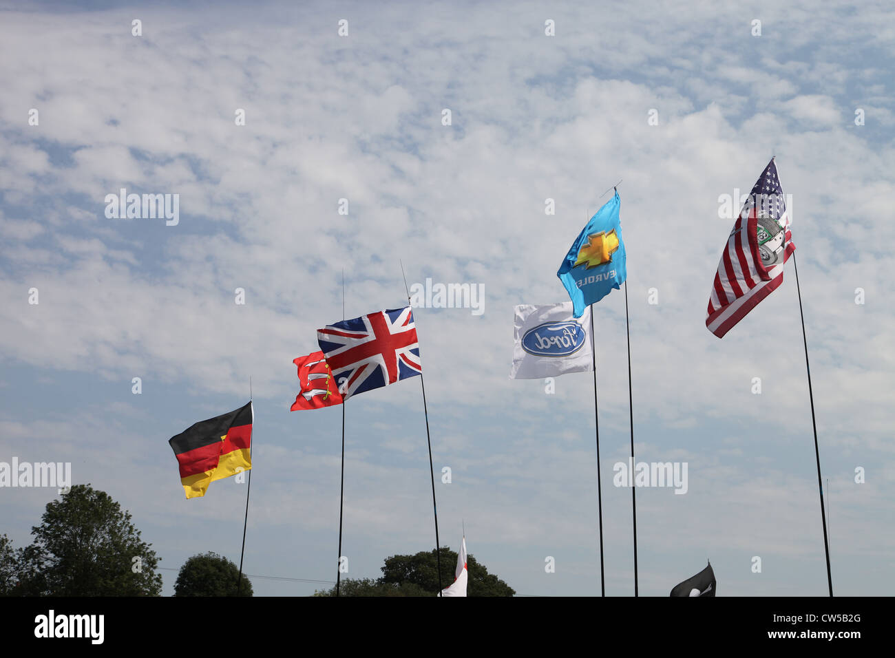 Six Flags battenti in un paese mostra nel Regno Unito Foto Stock