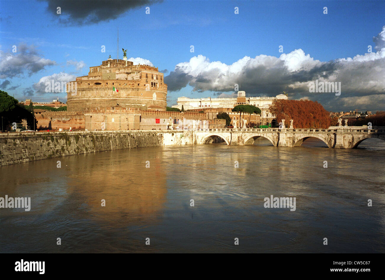 Roma, Castel e Ponte Sant Angelo sul Tevere Foto Stock