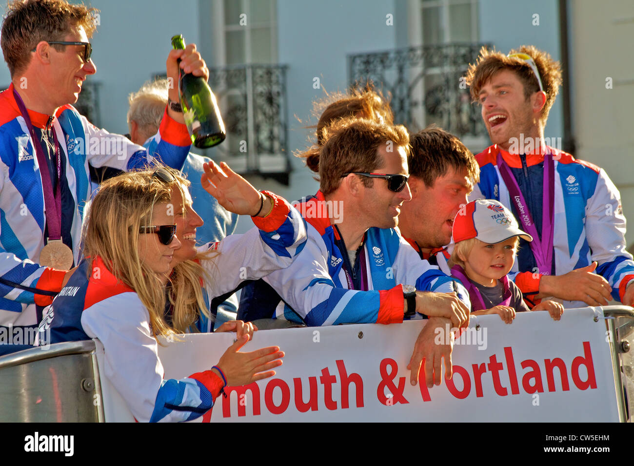 Team GB Sailing Team Victory Parade sul lungomare di Weymouth Foto Stock