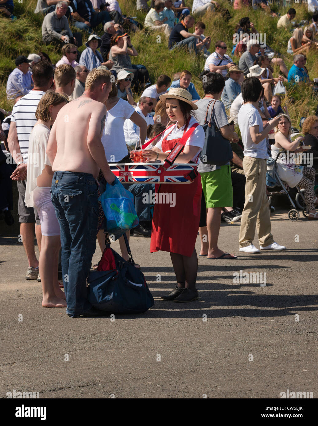 Venditore di fragole su un mare inglese prom Foto Stock