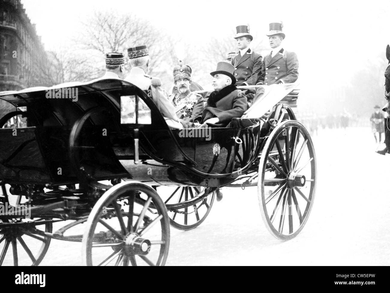 1924, il Re Ferdinando I di Romania in visita ufficiale a Parigi. Il re con il Presidente Millerand Foto Stock