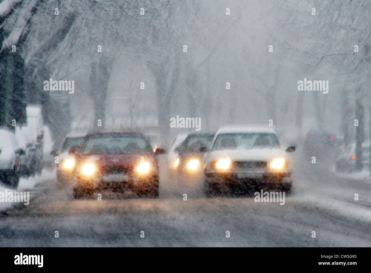Berlino, il traffico durante la nevicata Foto Stock