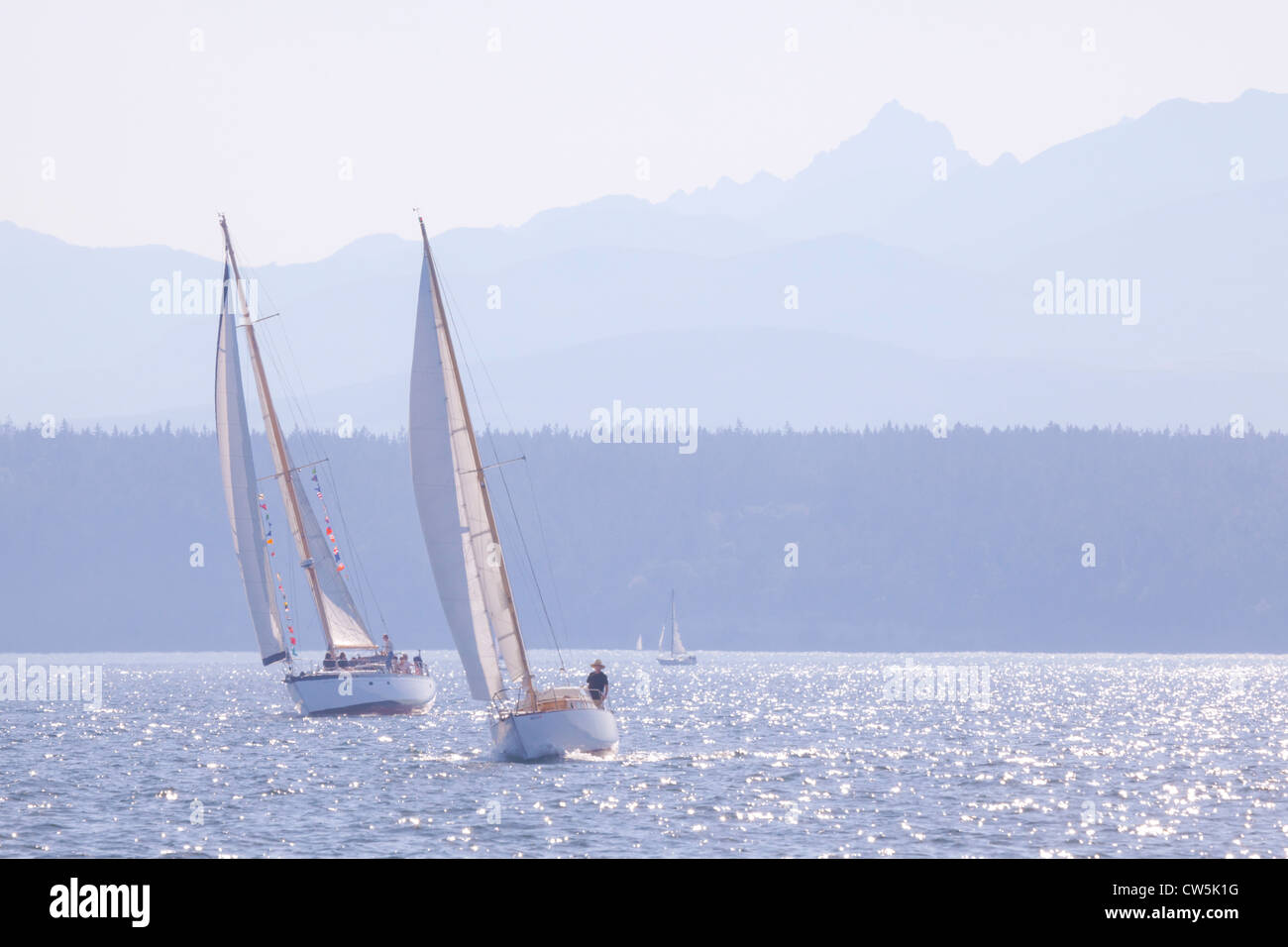 Barche a vela racing nell'oceano, Port Townsend, nello Stato di Washington, USA Foto Stock