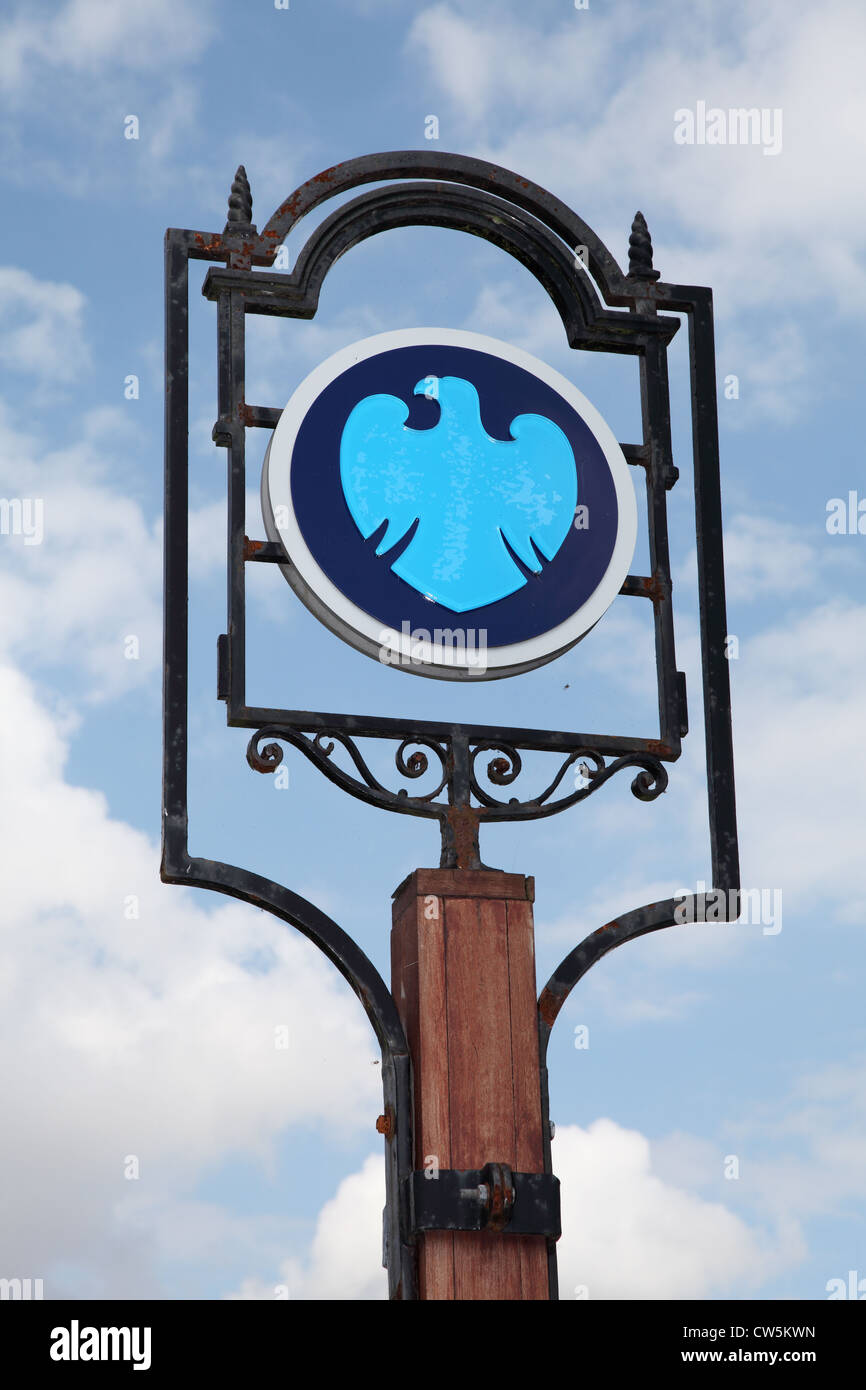 Barclay banca del segno o logo sul post ornamentali. Sedgefield, North East England, Regno Unito Foto Stock