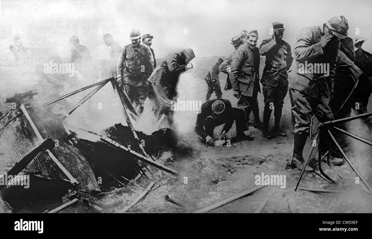 Guerra mondiale I. un aviatore tedesco allemand bruciato in i detriti del suo aereo abbattuto vicino a Verdun Foto Stock