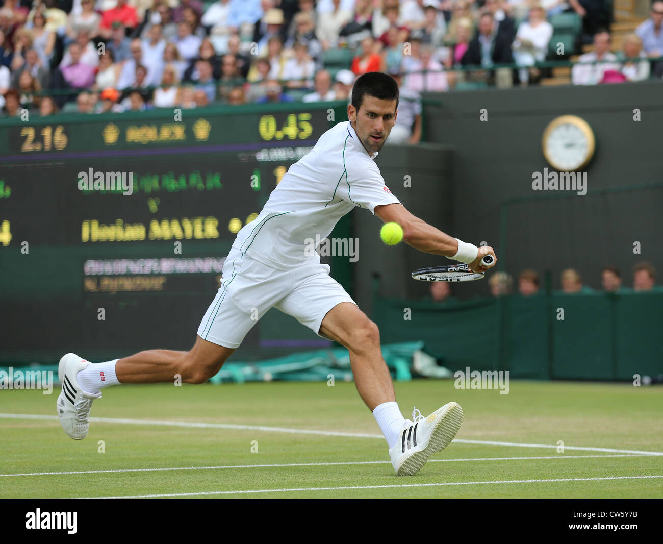 Novak Djokovic (SRB) in azione a Wimbledon Foto Stock