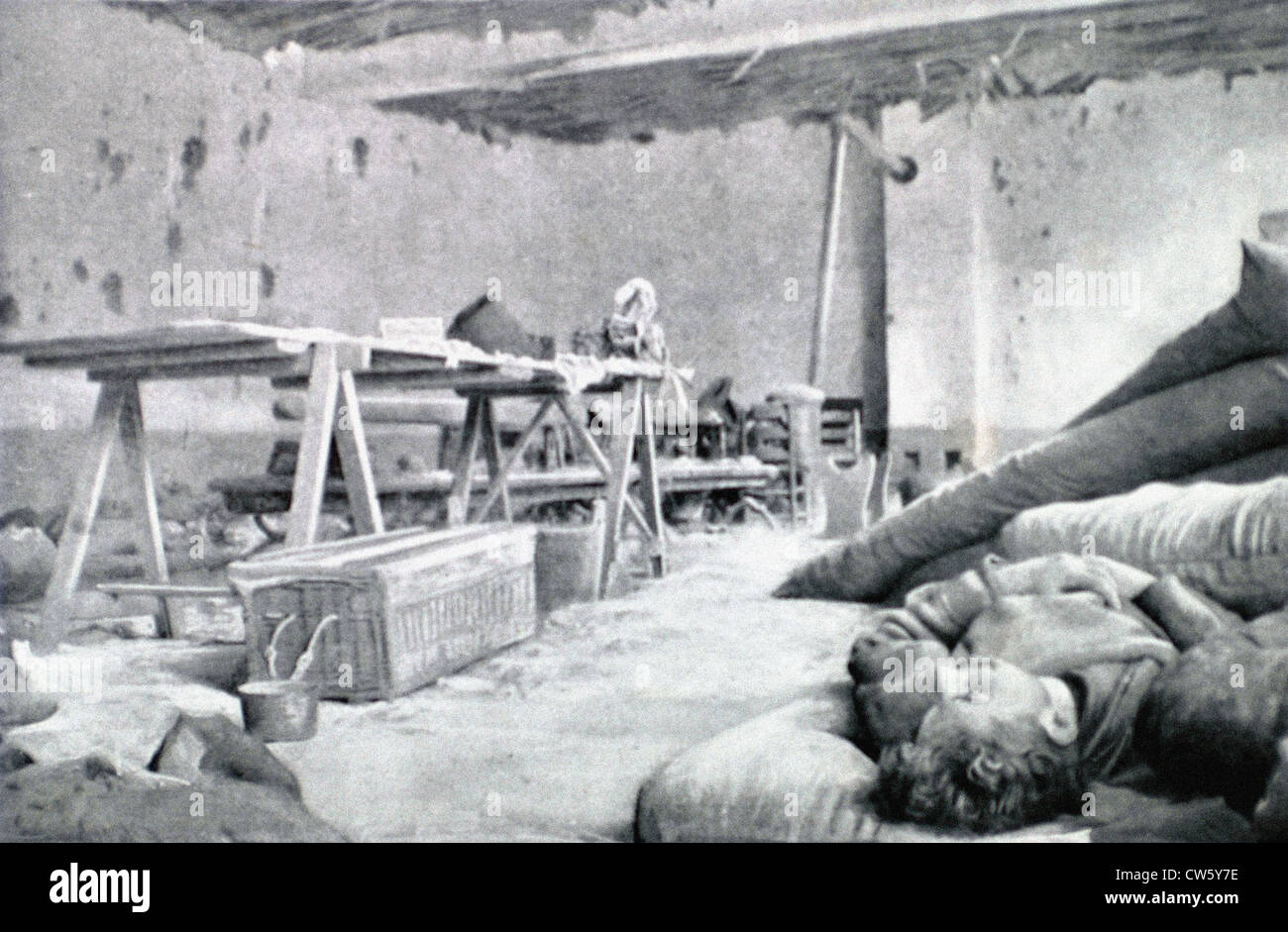 Guerra mondiale I. ospedale di Ypres distrutta da un 305-mm shell (1915) Foto Stock