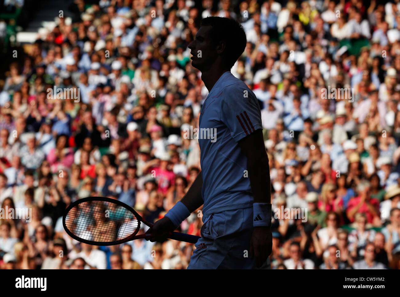 Silhouette di Andy Murray (GBR) a Wimbledon Foto Stock