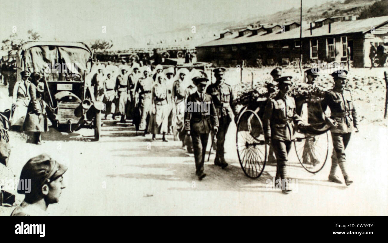 Guerra mondiale I. funerali di suor G.M. Wake, ucciso dal tedesco "Gothas' durante i bombardamenti dell'ospedale canadese Foto Stock