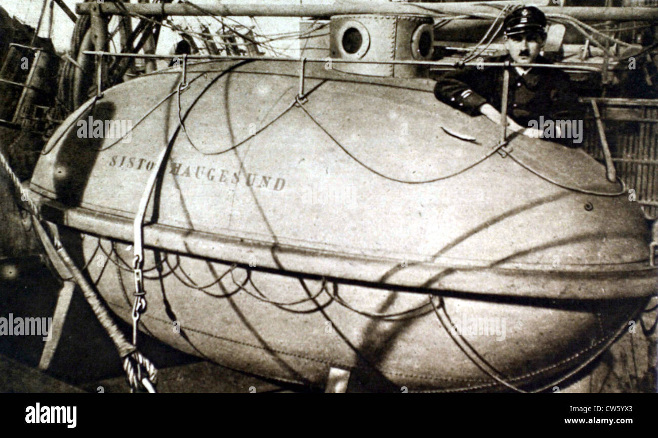 Guerra mondiale I. Imbarco di un nuovo modello di insubmersible, utilizzato nella marina militare norvegese Foto Stock