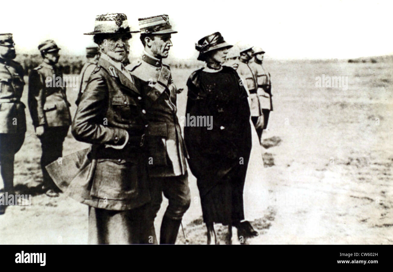 Guerra mondiale I. aviatori Garros e Fonck indossando la Legione d'Onore (1918) Foto Stock