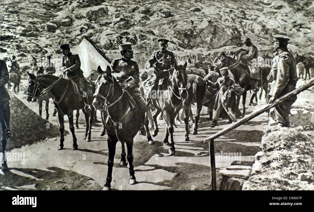 Guerra mondiale I. Il principe Alexander di Serbie su un giro di ispezione nella parte serba montagne (1917) Foto Stock