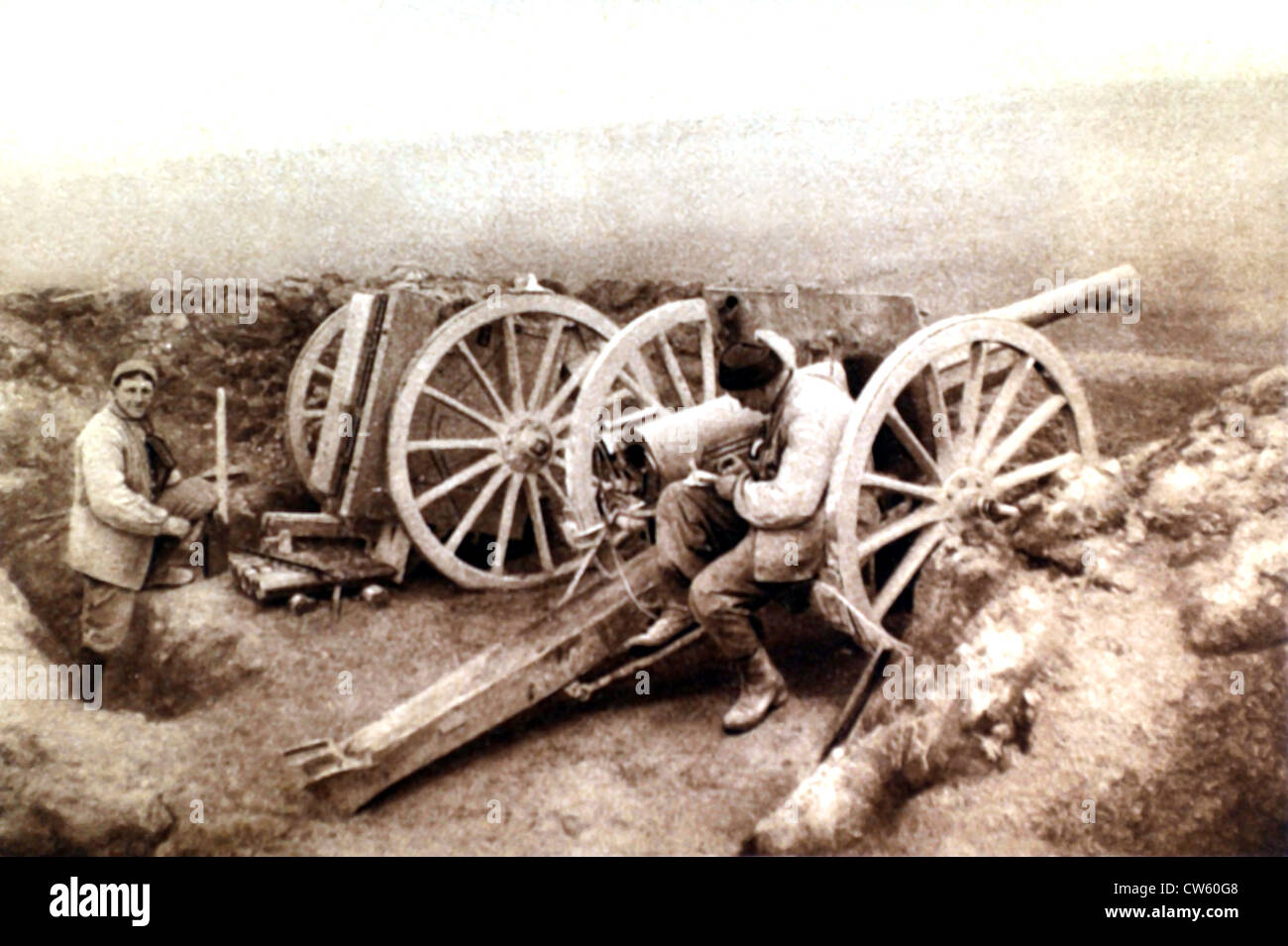 Guerra mondiale I. Nella parte anteriore, un 75-mm pistola a riposo (1915) Foto Stock