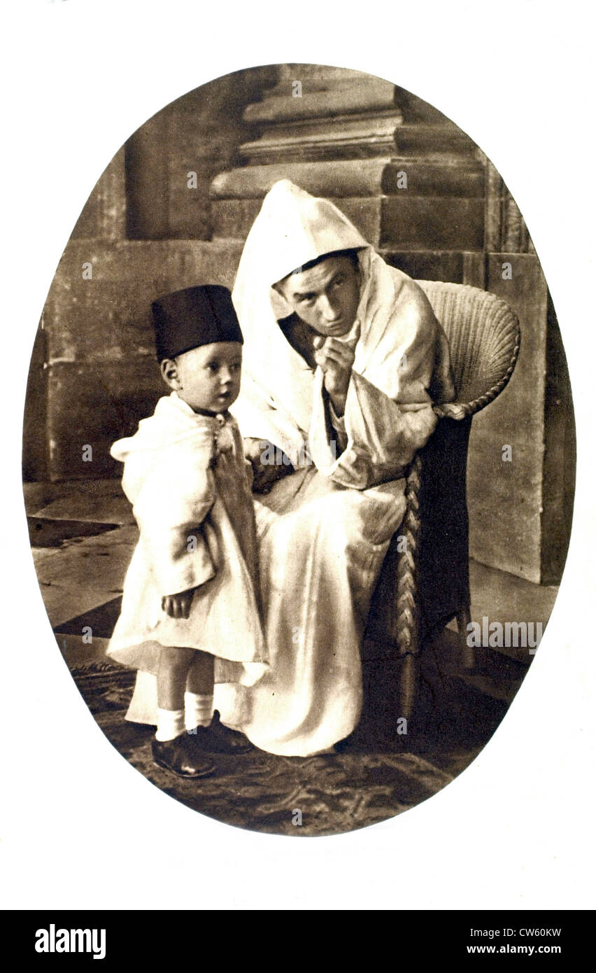 Il sultano del Marocco, Sidi Mohammed Ben Yussef, e suo figlio (1931) Foto Stock