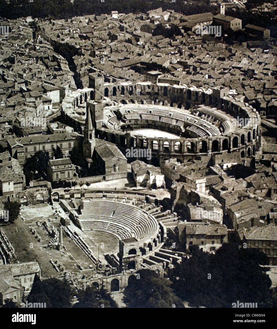 Arles: l'antico anfiteatro e Arena (1929) Foto Stock