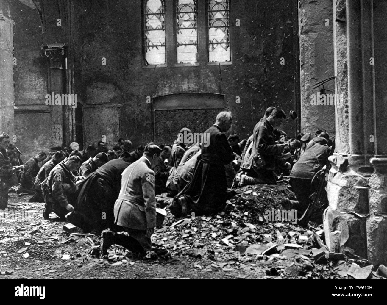 Guerra mondiale I. inglese servizio di culto in una chiesa nel nord della Francia Foto Stock