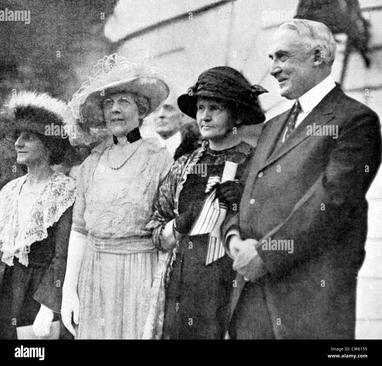 Borse Marie Curie di ospitalità per essere ricevuto dal presidente USA Harding alla Casa Bianca di Washington (1921) Foto Stock