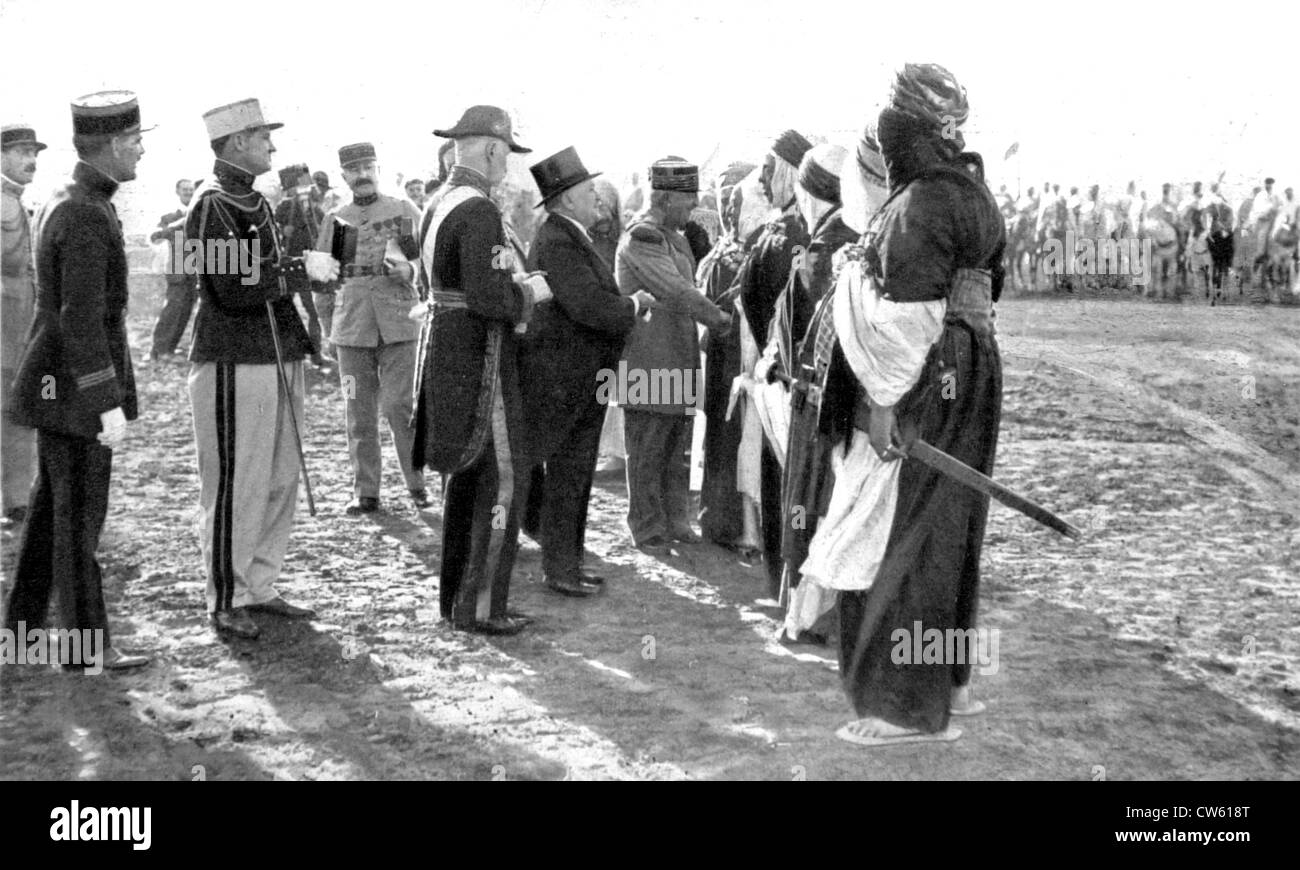Il Presidente francese Doumergue di viaggio ad Algeri (1930) Foto Stock