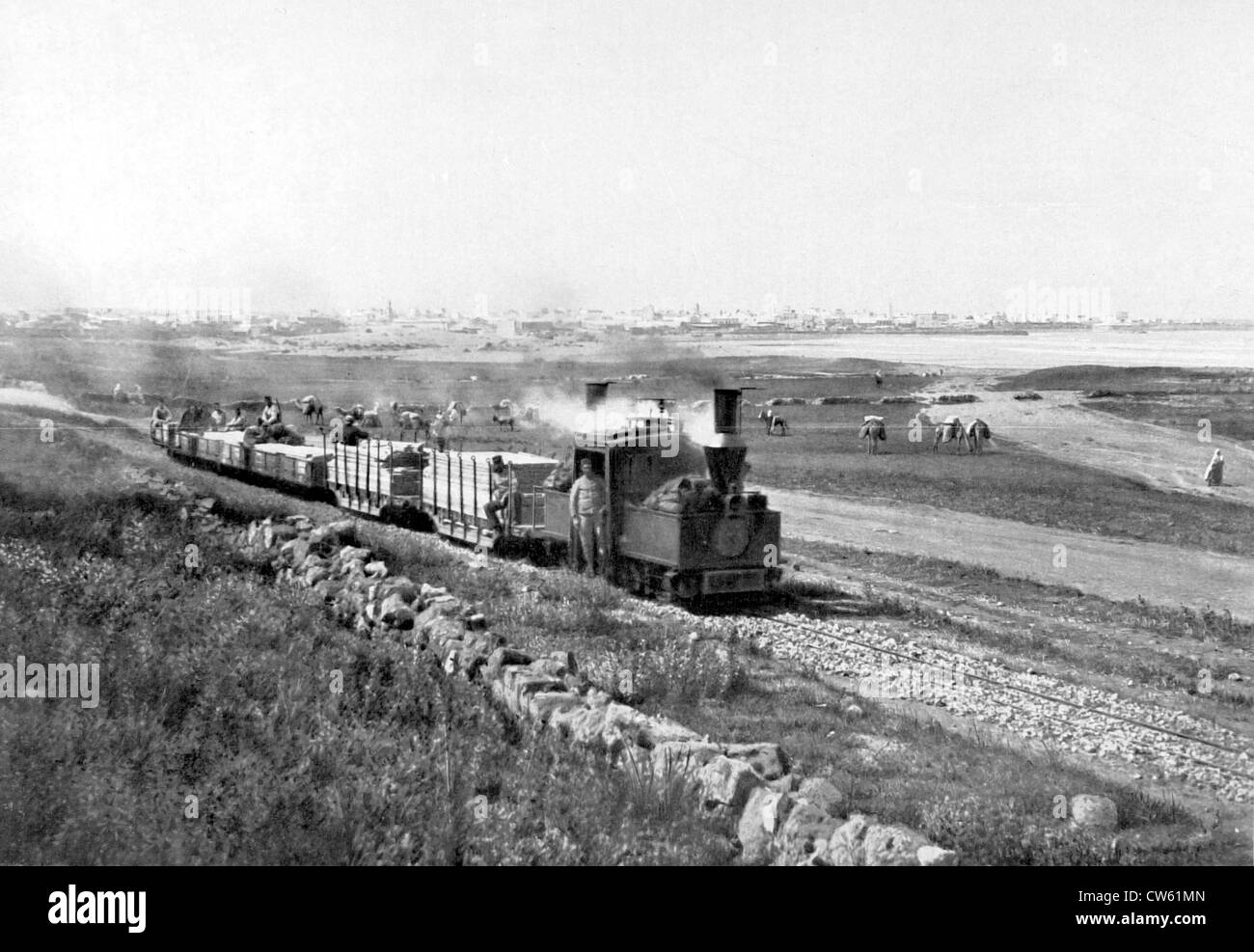 La costruzione della prima linea ferroviaria Casablanca-Rabat, in Marocco (1912) Foto Stock
