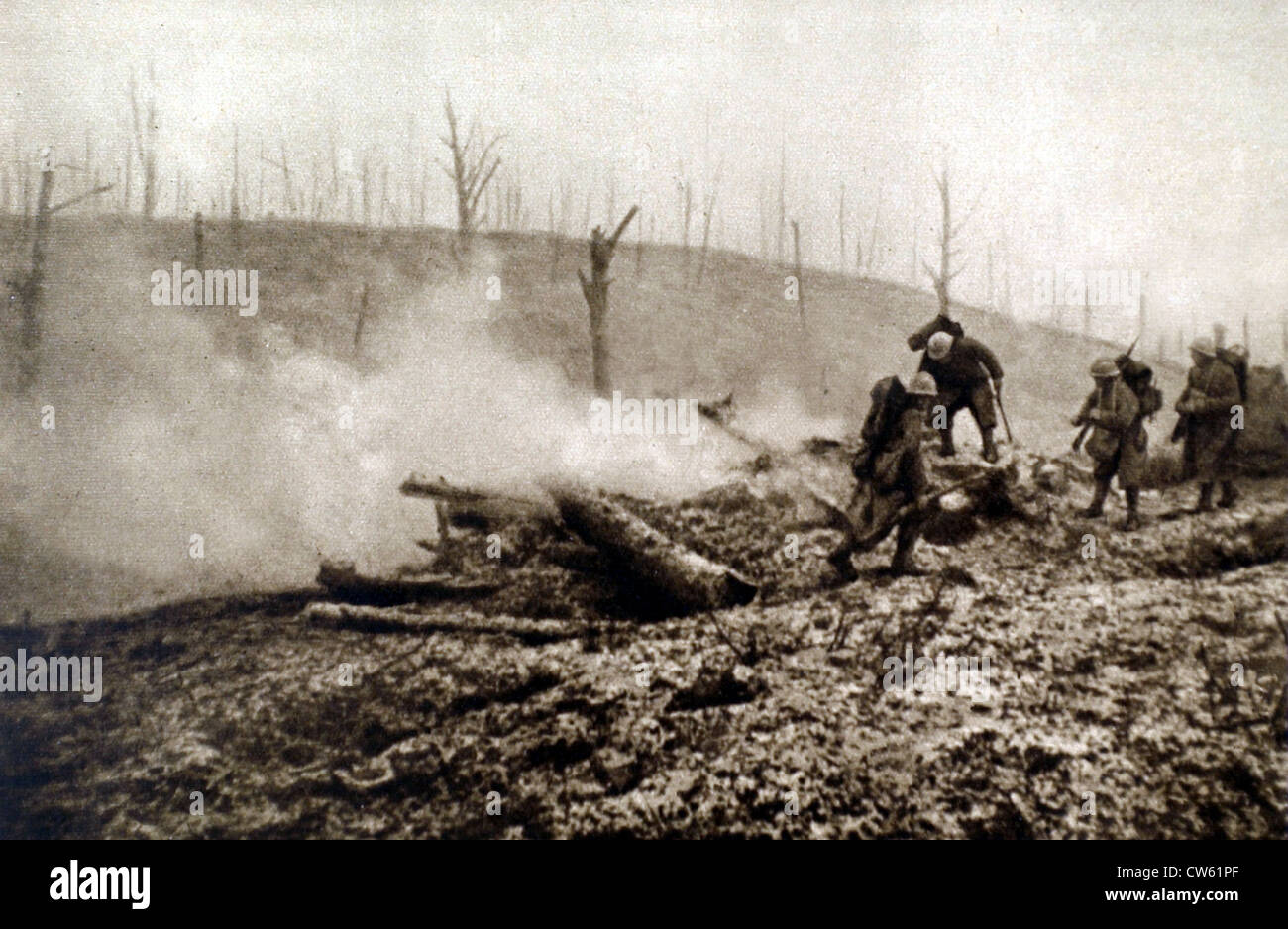 Spandimento di rifugi sotterranei, nella regione della Mosa, con granate o bombe fuoco (Dicembre 15-18, 1916) Foto Stock