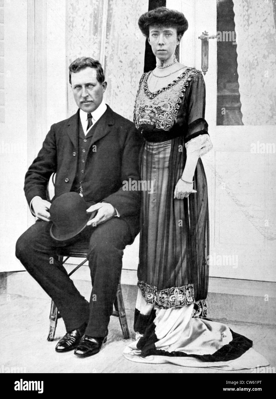 Il re Albert di Beligium e Queen Elisabeth presso il castello di Laecken (10 luglio 1910) Foto Stock