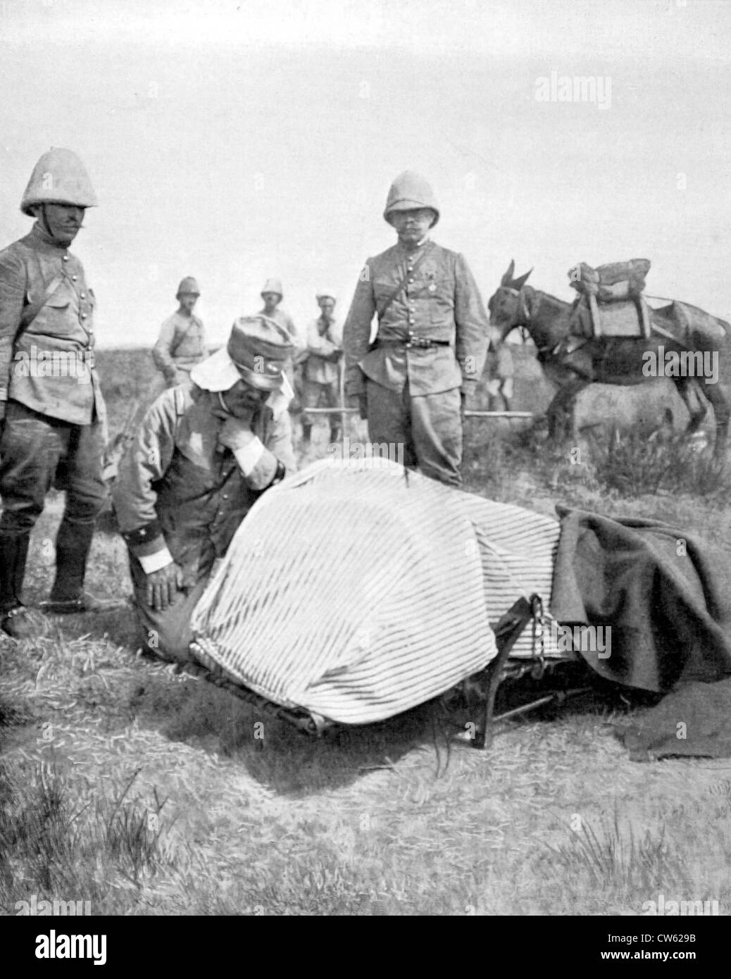 Moinier generale, abbattuto da fiever, dare ordini al generale Dalbiez, Luglio 6, 1911. Foto Stock