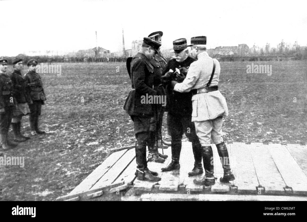 Guerra mondiale I. In generale Joffre visitando la parte anteriore (1916) Foto Stock