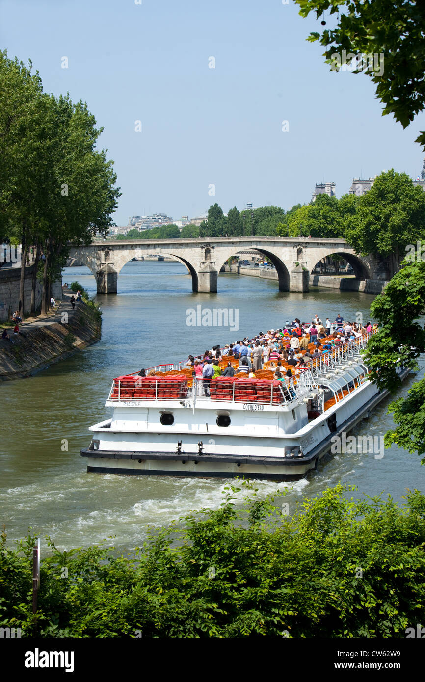 Senna barca, Parigi, Francia Foto Stock