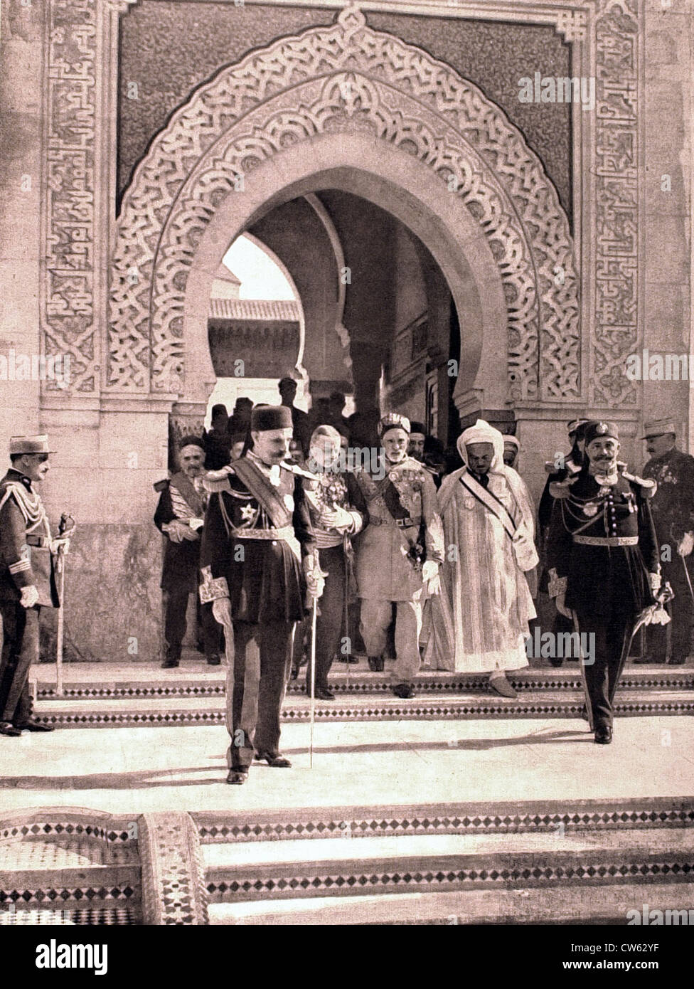 Mohammed el Habib, bey di Tunisi, in occasione di una visita alla Moschea di Parigi, 1926 Foto Stock