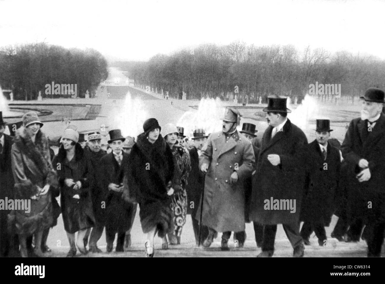 Afghan sovrani re Aman e Regina Sourya visita in Francia, nel 1928 Foto Stock
