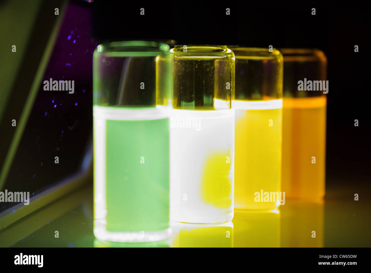 Colorante fluorescente immagini e fotografie stock ad alta risoluzione -  Alamy