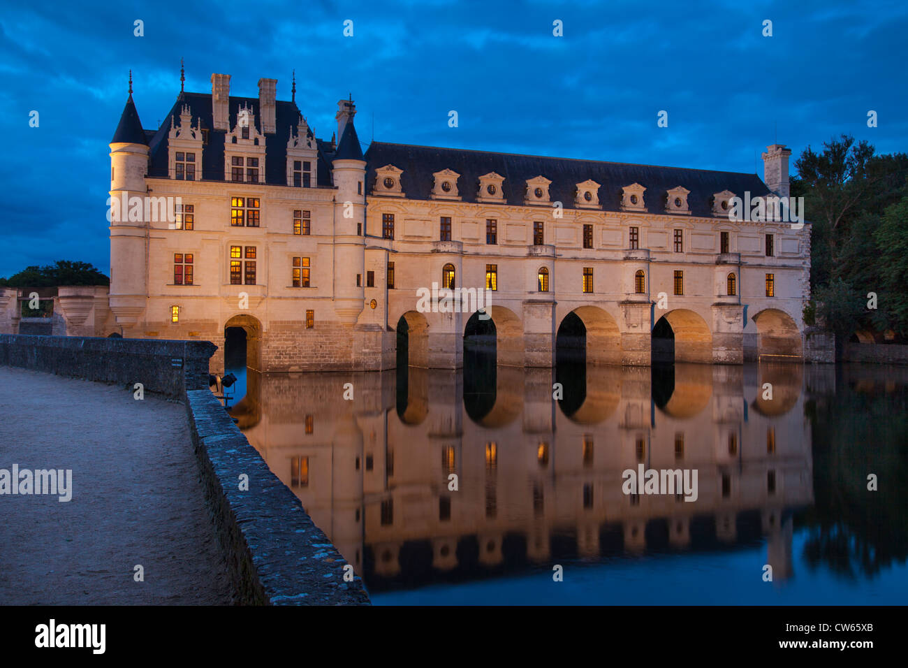 Twilight su Chateau de Chenonceau nella Valle della Loira, Centro Francia Foto Stock