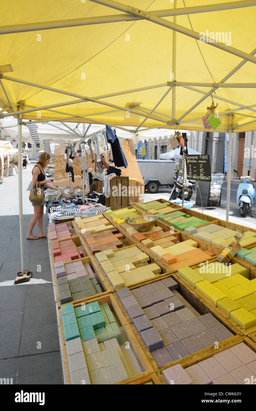 Sapone profumato nel mercato di artigianato, Cours Honoré d'Estienne d'Orves, Marsiglia, Bouches-du-Rhône, Provence-Alpes-Côte d'Azur, in Francia Foto Stock