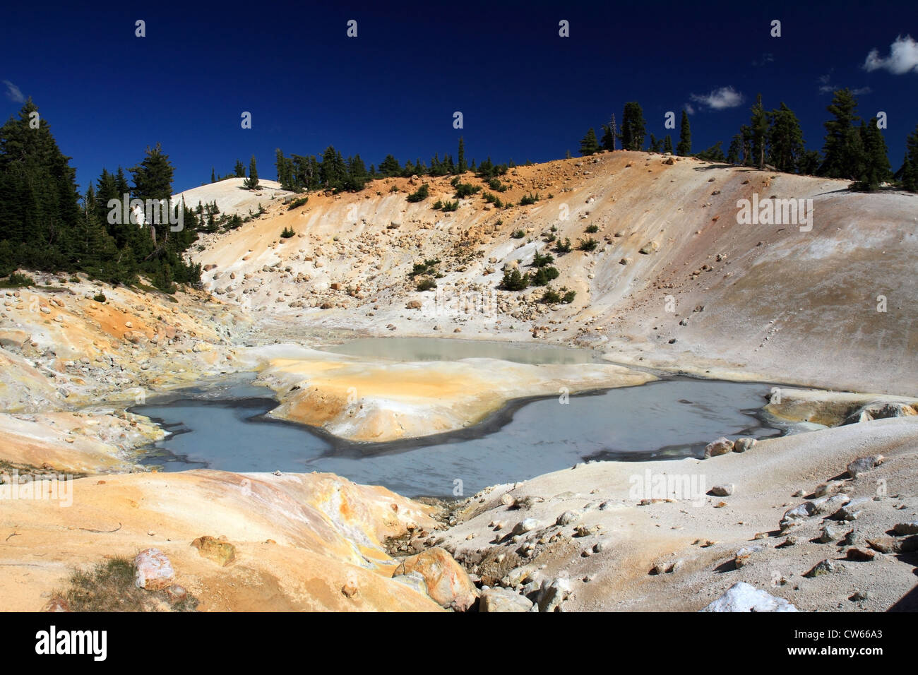 Hot Springs a Bumpass Hell, vulcanico di Lassen Foto Stock